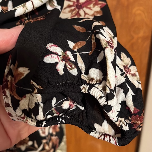 Counterparts floral blouse. - Picture 3 of 8